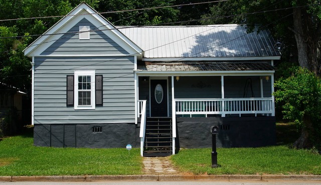 Charming historic home steps from downtown LaGrange in LaGrange