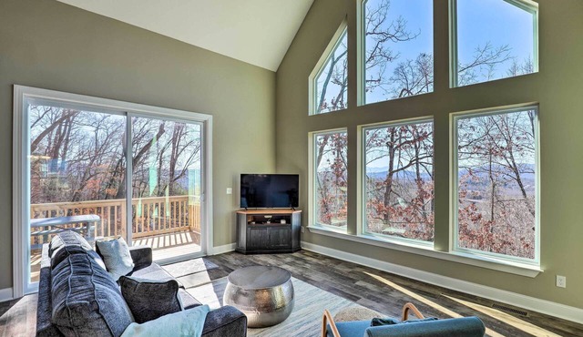 Charming Retreat w/Mtn Views: Walkable Location! in Asheville