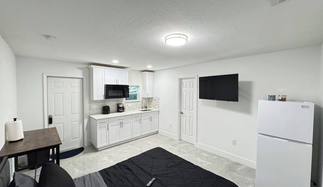 Charming Studio Apartment at Lake Worth Beach! in Lake Worth Beach