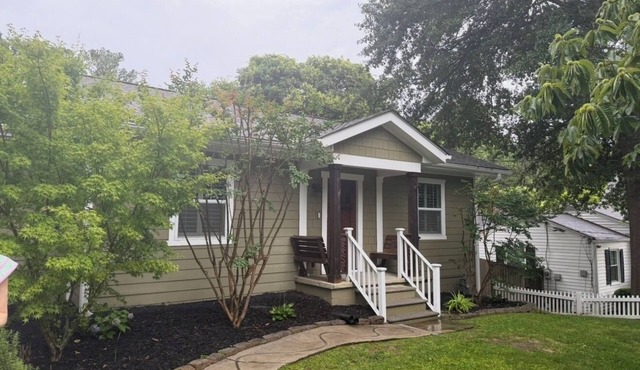 Charming, World Cup Ready 2-bedroom Bungalow in Ashford Park, Chamblee- Near PDK in Chamblee