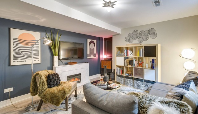 Chic Forest Park Home w/Patio - 10 Mi to Chicago in Forest Park
