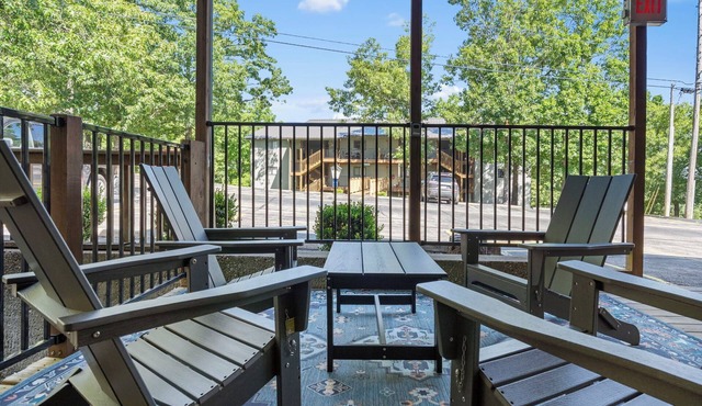 Circle Retreat Duo | 2 Units w/Shared Amenities in Branson West