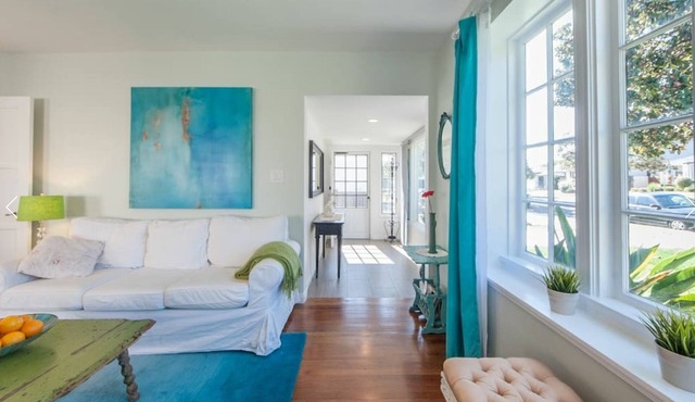 Colorful Boutique 3 bedroom Home -Close to Beach - LMU- Near Golf Course - LAX in Los Angeles