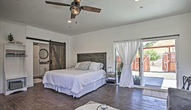 Cottage by the Lakes w/Patio by Lake Nacimiento in Oak Shores