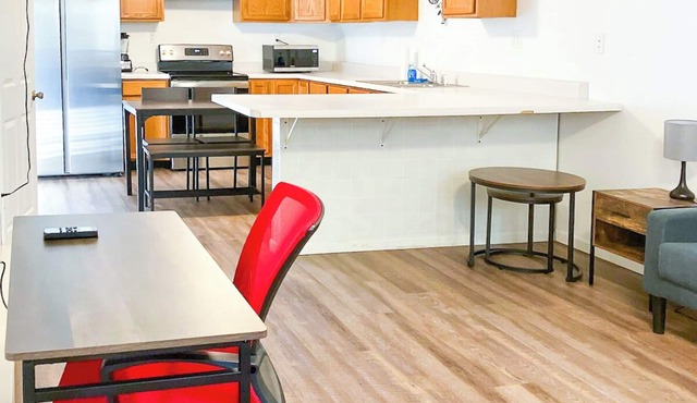 Cozy 2BR, 1BA Getaway in Macomb, IL in Macomb