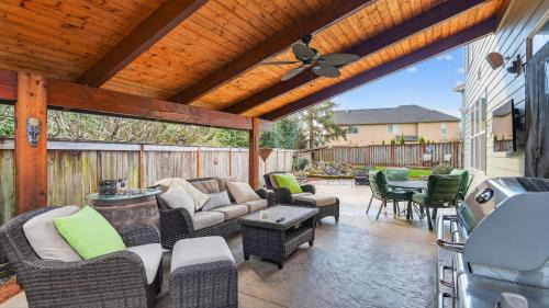 Cozy Keizer Escape -Firepit, BBQ & Near Portland home in Keizer