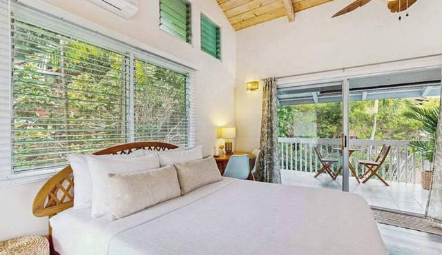Cozy Kona Ohana Studio with Lanai, Ocean Views, Gazebo & Firepit in Kailua-Kona