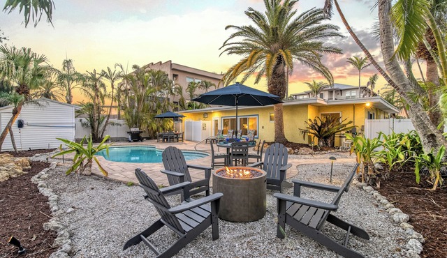 🌴 Crescent Cottage | Private Pool, Pet Friendly, Walk to Crescent Beach in Siesta Key