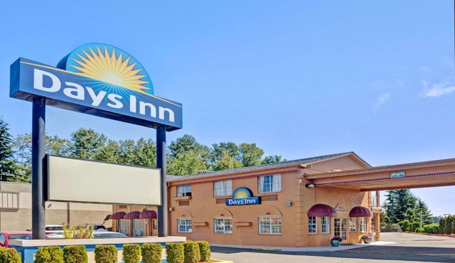 Days Inn by Wyndham Everett in Everett