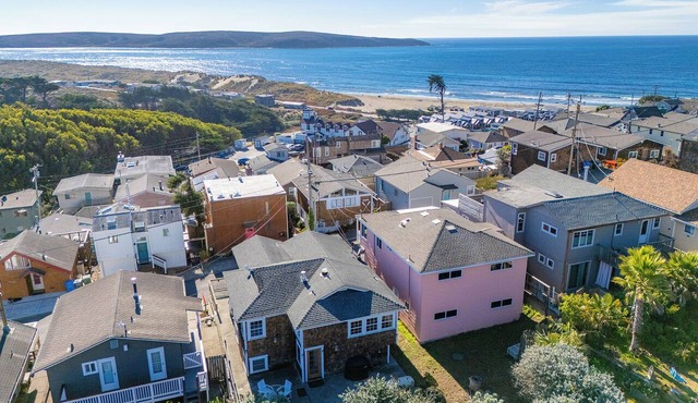 Dillon Beach~7-Min Walk to Beach~Game Room~Dogs~Sun Sand & Fun! ~Sea Breeze in Dillon Beach