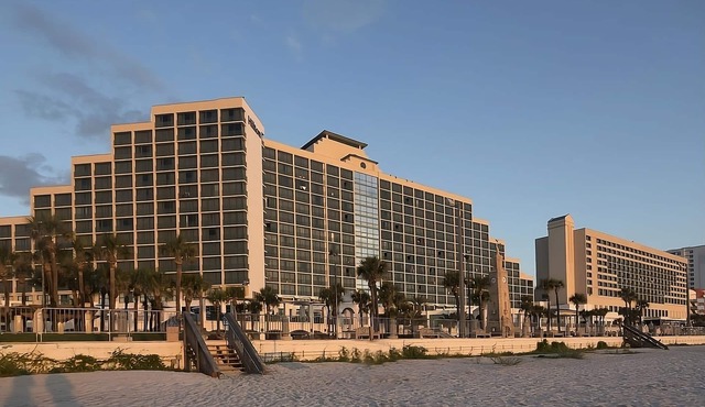 Direct Beach Access! City View Unit, 2 Pools! in Daytona Beach