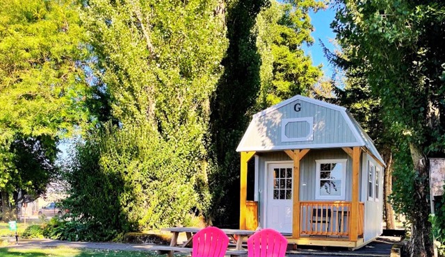 🌿Discover Tranquility in a Little Barn Cabin: A Unique Glamping Retreat in Lynden