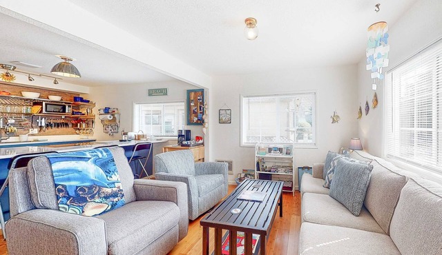 Dog-friendly home with two full kitchens & a gas grill - walk to the ocean in Reedsport