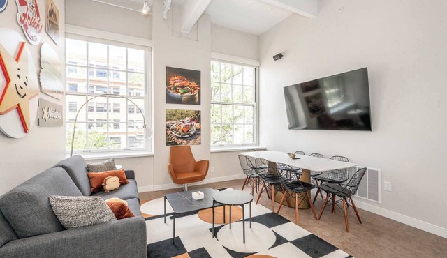 Downtown Cincinnati 2BR Suite, Walk to Reds & Taft in Cincinnati
