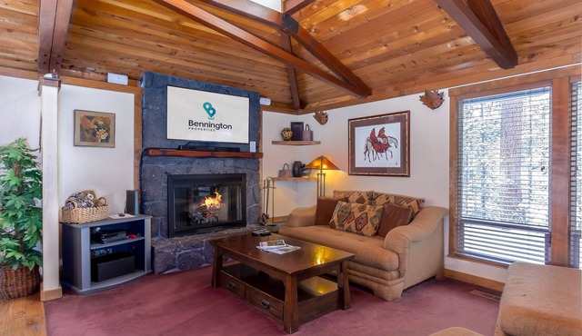 EBUT10 - Mountain Retreat w/2 Suites!, A/C, Cornhole in Sunriver