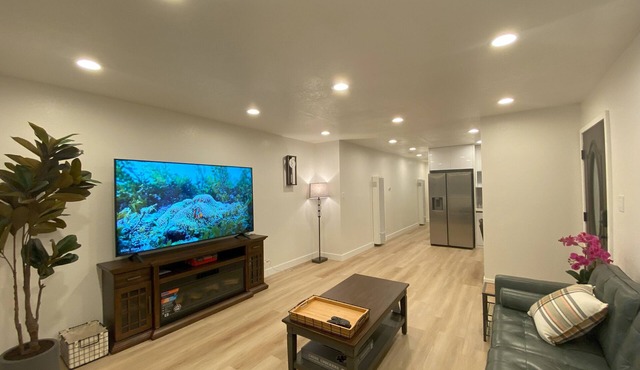 Elegant Beachside 2B1B Retreat Newly Renovated Free Parking 15min SF/SFO in Pacifica
