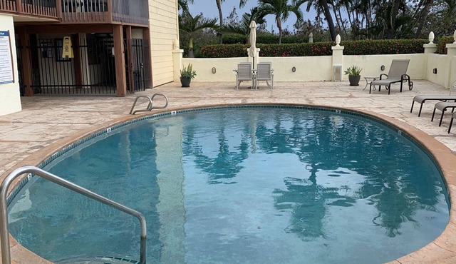 Enjoy the excellent Hawaii islands corner condo with 2 lanais in kailua kona