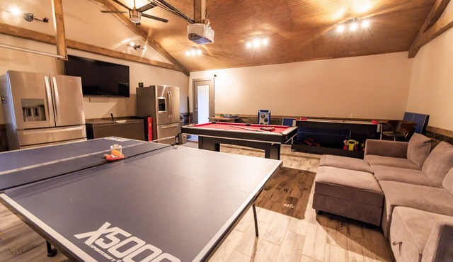 Entertaining GAME Room: 4 Bedroom Home: Lake Conroe: Pet Friendly in Montgomery