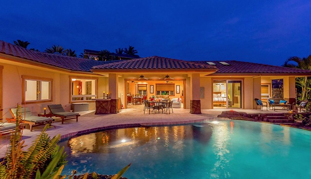 Exclusive area. Private, Ocean view, Putting Green, SW Infinity pool in Kona