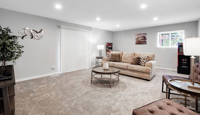 Extended Stay Glendale Heights FHS Rental - Windsor Ln in Glendale Heights