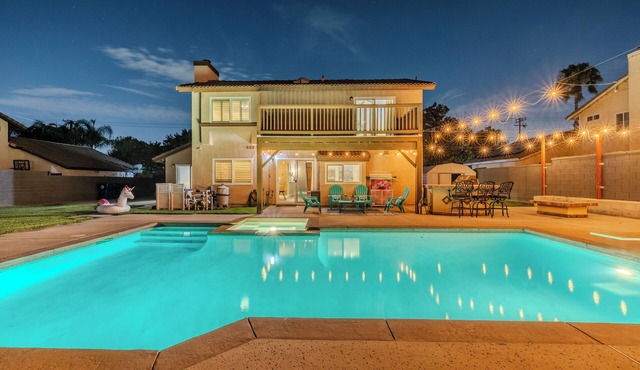 Family 4BR Pool Home w/Arcade Games/KING BED/Billiard Table/Sleeps12/near Yamava in Rialto