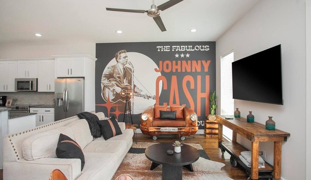 Famous MEGA HOUSE ☆ Sleeps 20 ☆ 2 Private Patios ☆ 2M to Downtown! in Nashville
