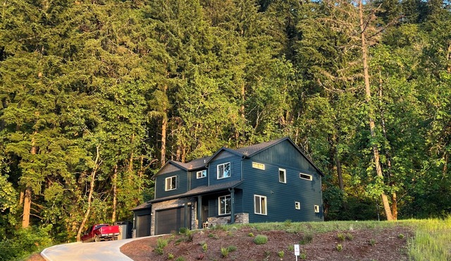 Forest home and outdoor adventure paradise! 15 minutes to Autzen Stadium. in Springfield