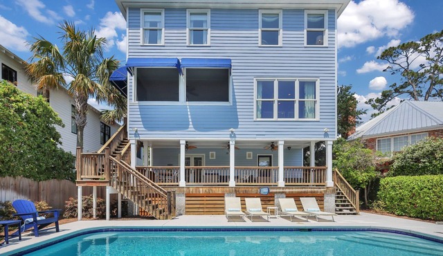 Golden Hour! The Perfect Beach Home, Private Heated Pool, Steps to Beach and Marsh, Sleeps 12 in Saint Simons Island
