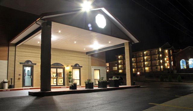 Grand View Inn & Suites in Branson