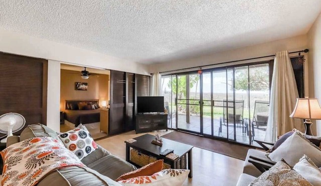 Ground-Floor Molokai Condo with Ocean View, Pool & Hot Tub in Maunaloa