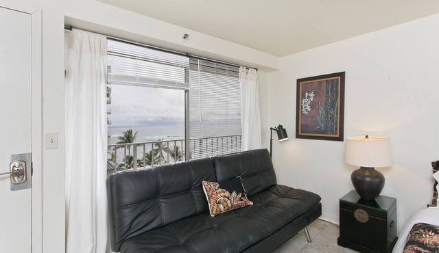 〽High Floor〰Ocean-View〰Queen-Bed〰Studio w/Kitchenette, Very Quiet Building in Honolulu