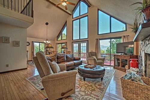 Hot Tub + Game Room: Mountain Retreat in Otto! in Sky Valley