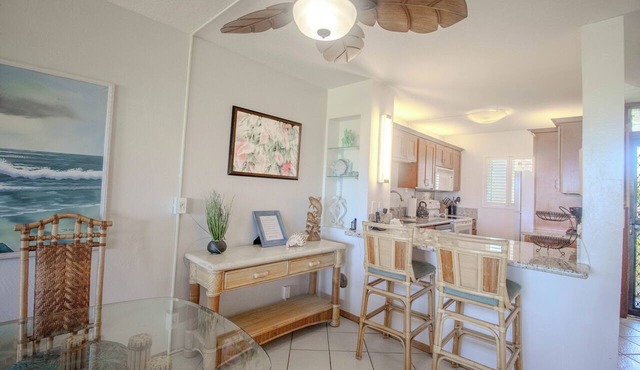 Hotel-zoned OCEAN FRONT GROUND FLOOR! Menehune Shores 121 in Kihei
