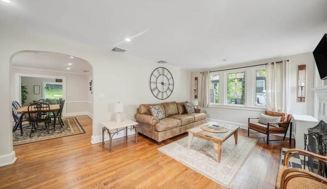 Huntington Village House 4BR – Walk to everything in Huntington