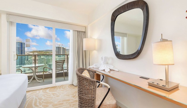 Ideal Location w/City Views - Ala Moana Hotel 2729 in Honolulu