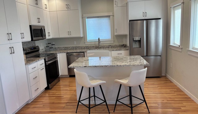 Immaculate and private 2-bedroom house, close to everything, pet friendly in Central Point