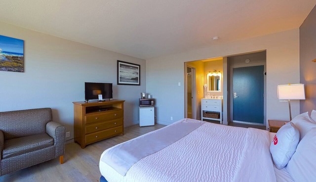 King Bed|Newport OR - NYE Beach in Newport OR
