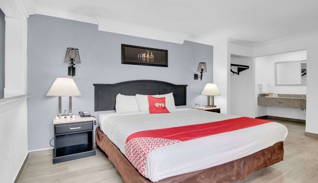King Bed | Smoking | AC in Three Rivers TX