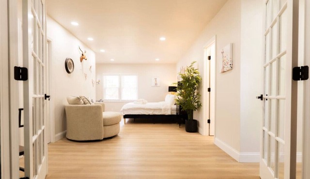 King Comfort | Bright & Modern 1BR Stay in Dunlap in Dunlap