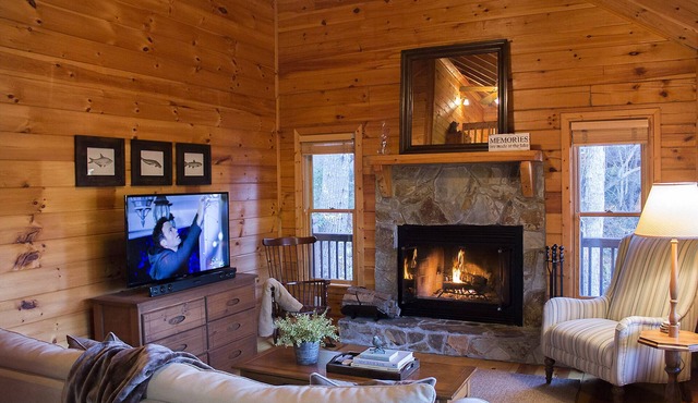 Lake Hideaway - Lake and Mountain Views, Private Dock, Fishing, Canoeing in Cherry Log
