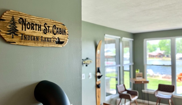 Lake + Waterfront + Dock + HotTub + Kayaks + Walking distance to Woody's in Russells Point