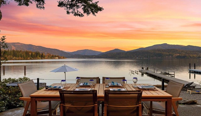 Lake Whatcom Beachfront Villa: Lakefront Luxury w/Dock & Hot Tub in Bellingham