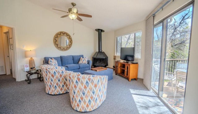 Lakefront Bungalow with Community PoolHot Tub #1 in Lakeway
