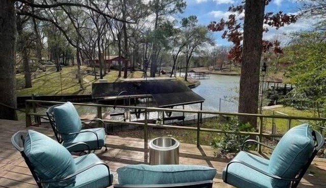 Lakefront Chalet w/Covered Boat Dock - Sleeps 8 - 1 Hour from Dallas in Malakoff