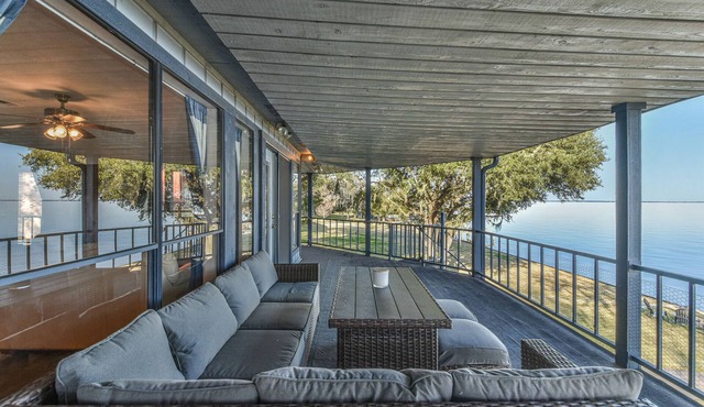 Lakeside Gathering Place with Panoramic Views! Lake fun and fishing! in Point Blank