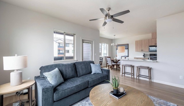 Landing | Spectacular 2BD, Clubhouse, Pool in Molalla