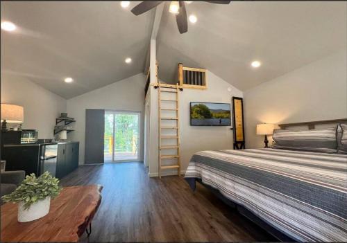 Loft Cabin 2 - Rogue River Resort in Grants Pass