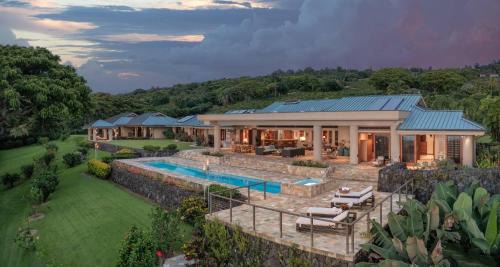 Lokahi Orchards - 5 bedroom mountain retreat in Kona in Honalo