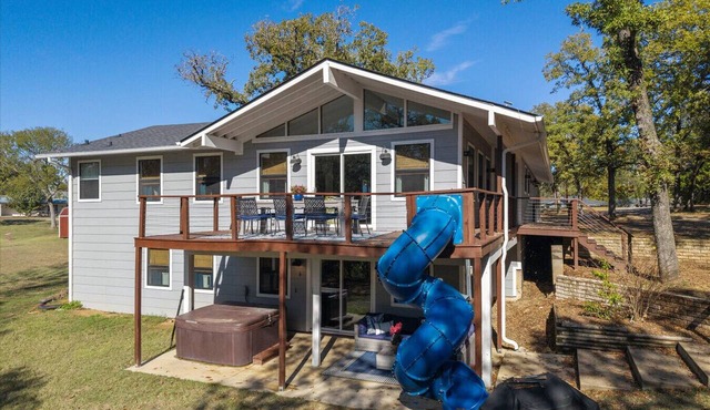 Luxurious 5BR w/Theater, Hot Tub, Cinema & Slide in Tool