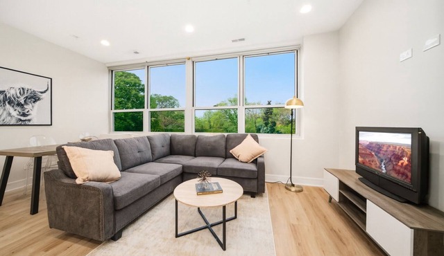Luxurious Brand New 3BR Walk D.T Brookfield in Brookfield